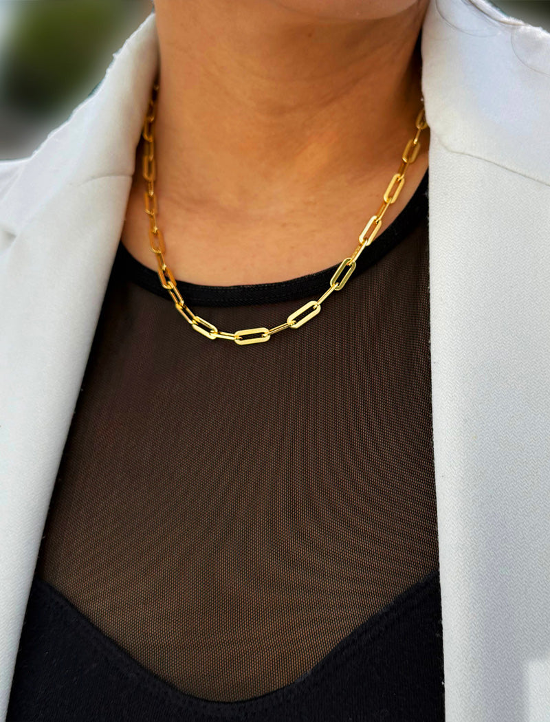 18K gold vermeil (sterling silver base) chain necklace on a person's neck.  Our medium Essential paperclip link chain necklace is perfect for everyday wear. Designed by AAPI celebrity jewelry designer SONIA HOU