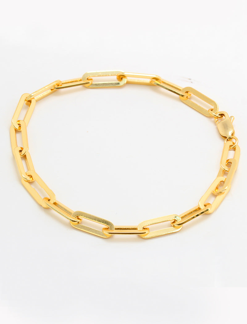 18K gold vermeil (sterling silver base) chain bracelet.  Our medium Essential paperclip link chain bracelet is perfect for everyday wear. Designed by AAPI celebrity jewelry designer SONIA HOU.