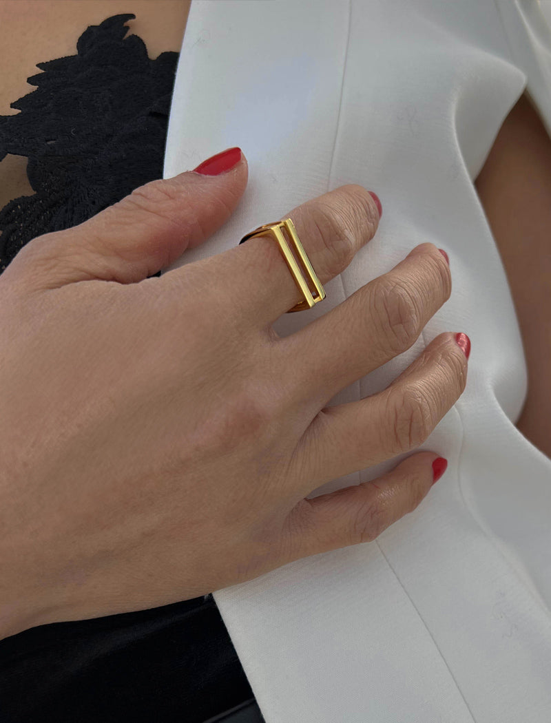 FEMALE MODEL WEARING C.E.O. BOLD THICK GEOMETRIC RECTANGULAR STATEMENT RING IN 18K GOLD VERMEIL OVER STERLING SILVER BY SONIA HOU JEWELRY