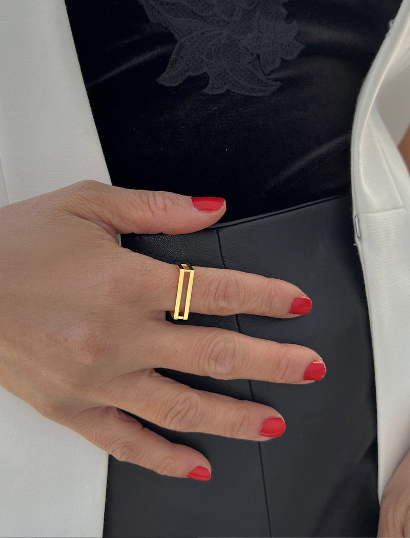 FEMALE MODEL WEARING C.E.O. BOLD THICK GEOMETRIC RECTANGULAR STATEMENT RING IN 18K GOLD VERMEIL OVER STERLING SILVER BY SONIA HOU JEWELRY